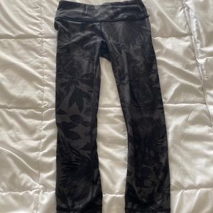 LULU Pants Black and grey flower / rose leggings (LuluLemon womens small).